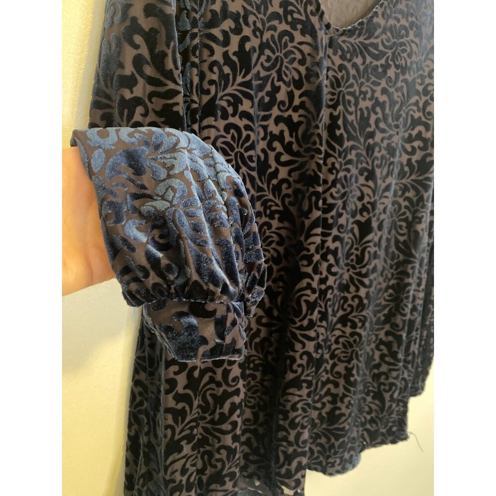 Karen Kane 2X Navy & Black Floral Burnout Velvet Long Sleeve Blouse - Picture 2 of 6